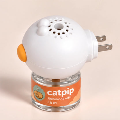 Catpip Calmi difuusor ja täitepudel USA A-tüüpi pistikuga, kolmveerandvaade.